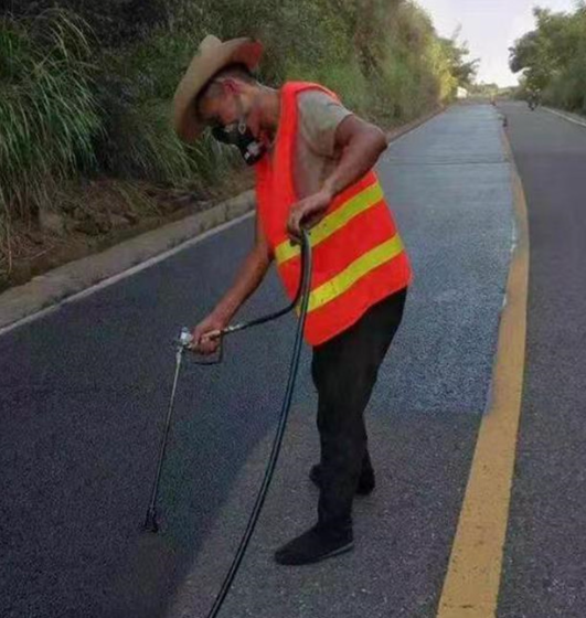 丽江路面喷涂翻新彩色步道施工方案